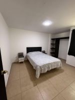 Alquiler Vacacional - A Modern & Cozy Apartment in a Great Location. Perfect Stay for Work or Leisure.