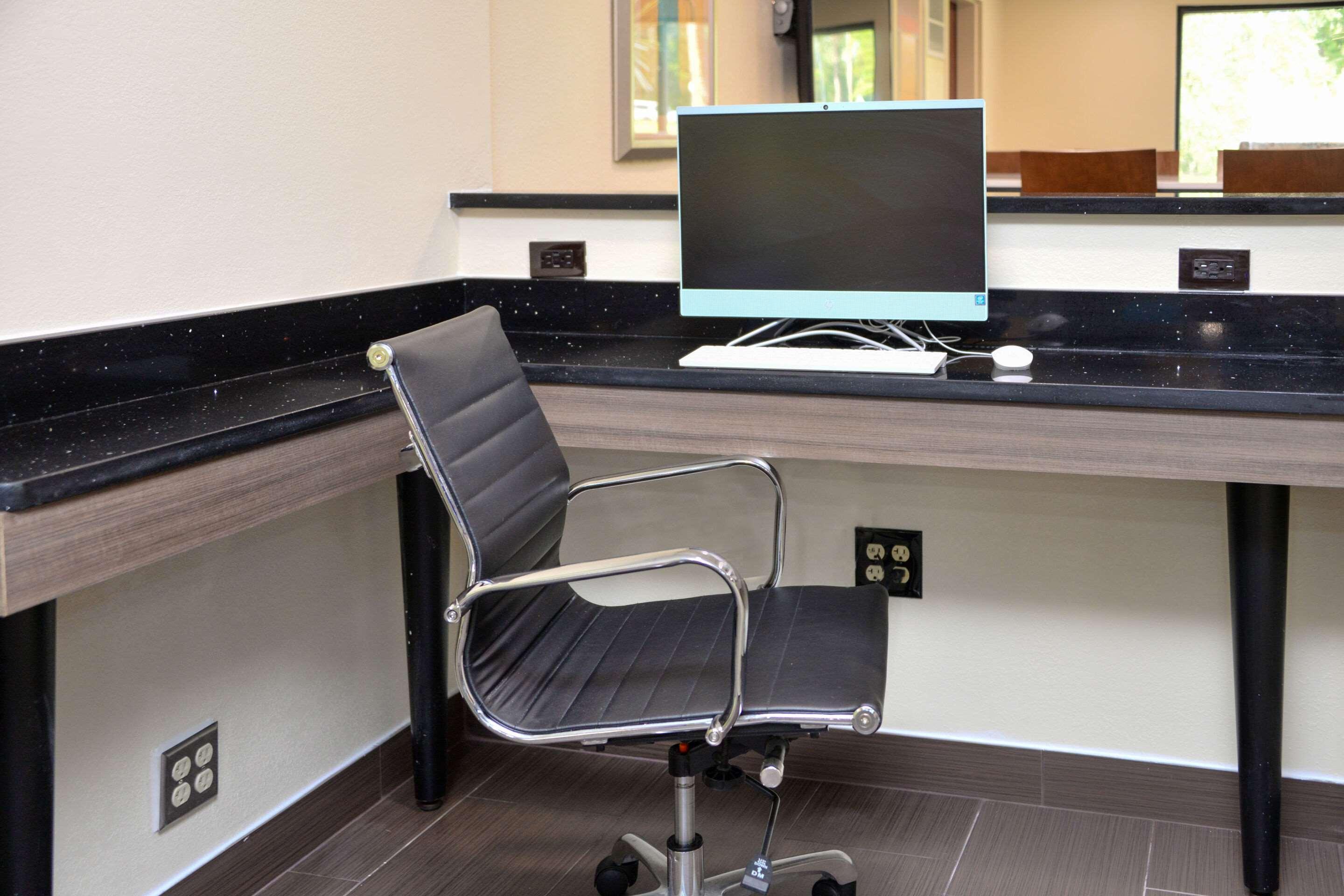 Centro de Negocios Clarion Pointe Savannah Gateway I-95