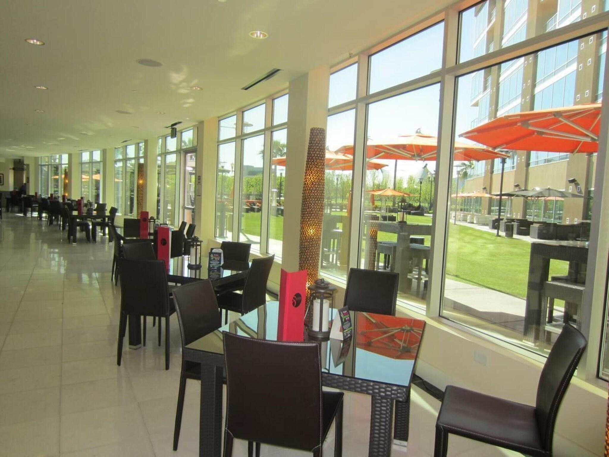 Restaurant University Plaza Waterfront Hotel