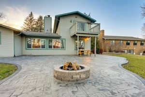 Alquiler Vacacional - Lakefront Hartland Cottage w/ Patio & Fire Pits!