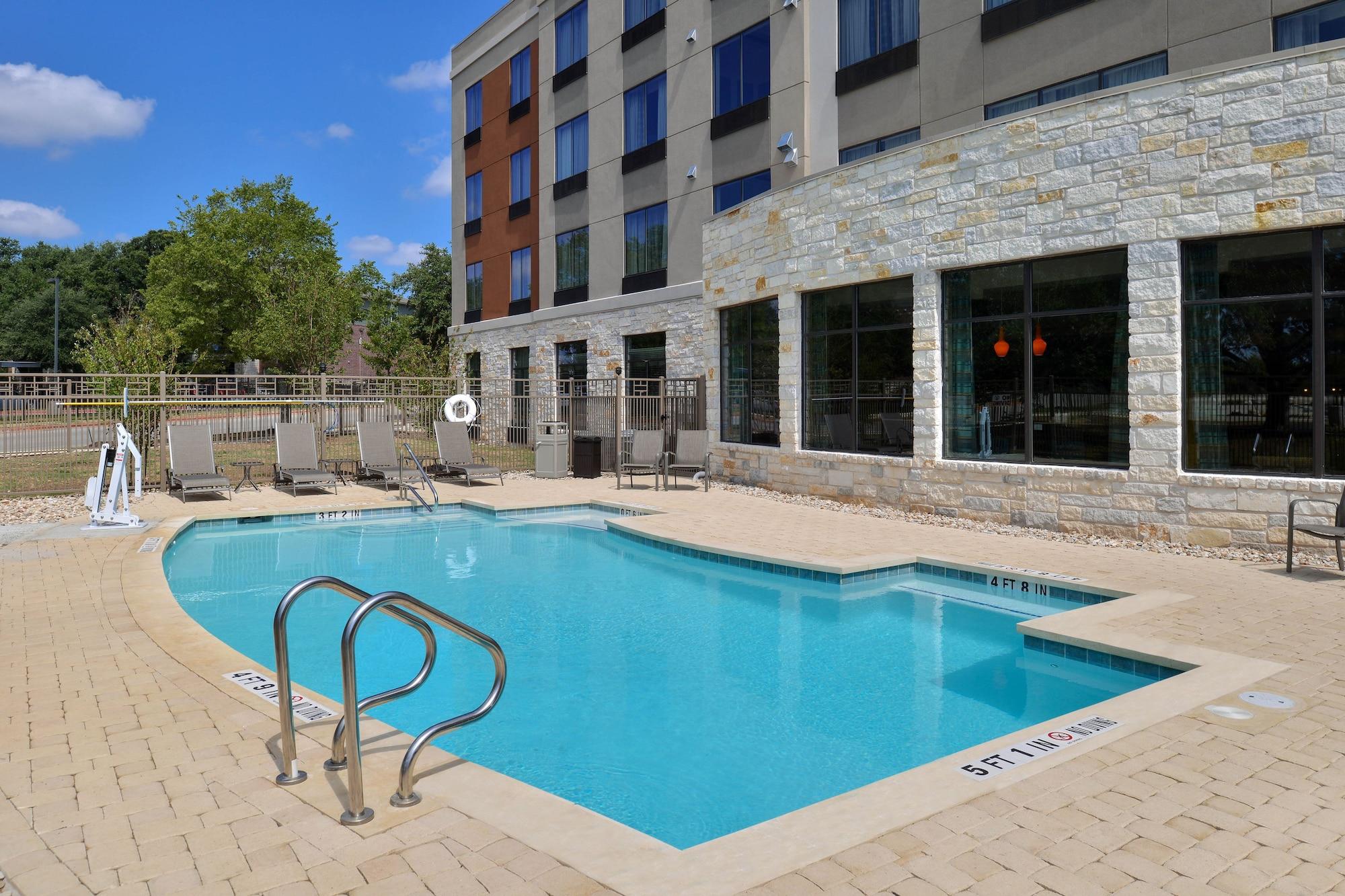Vista Piscina Holiday Inn Express & Suites Austin South by IHG