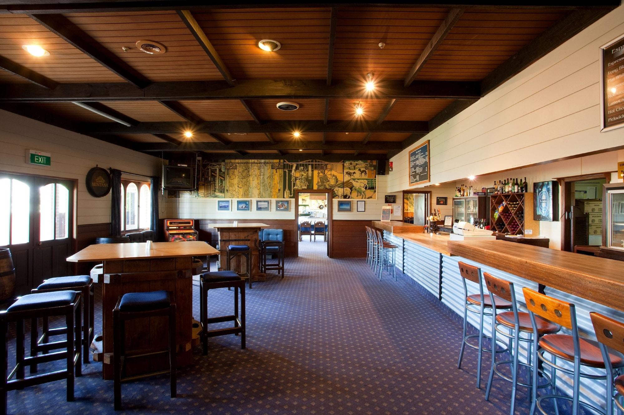 Bar/Salón Discovery Countrytime Hotel