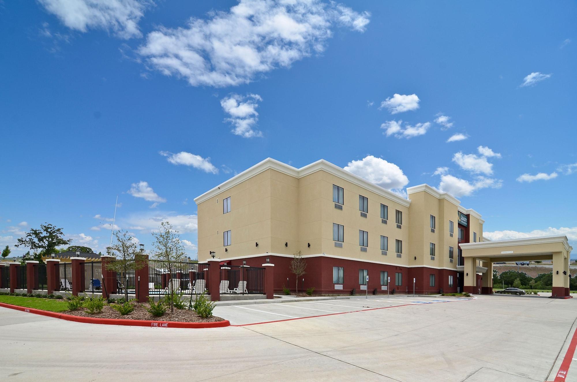Vista Exterior Quality Inn & Suites Bryan-College Station