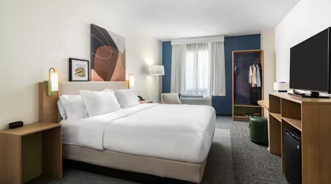 Varios Spark by Hilton Birmingham Colonnade