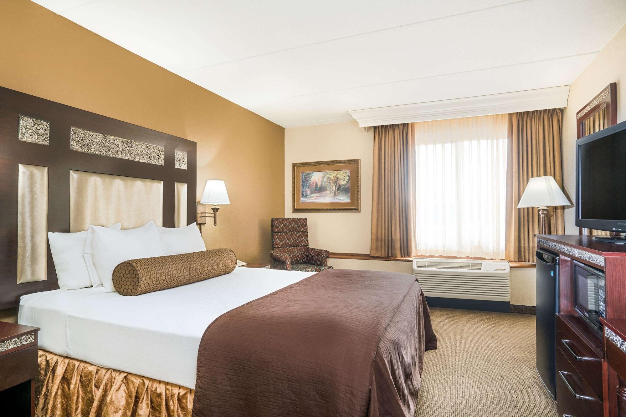 Habitación Ramada Hotel & Conference Center by Wyndham Plymouth