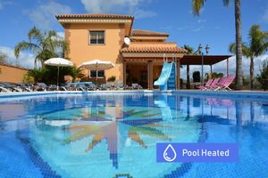 Alquiler Vacacional - VILLA VEREDA del PALMAR / Private Heated Pool / WiFi Fiber Optic / BBQ.