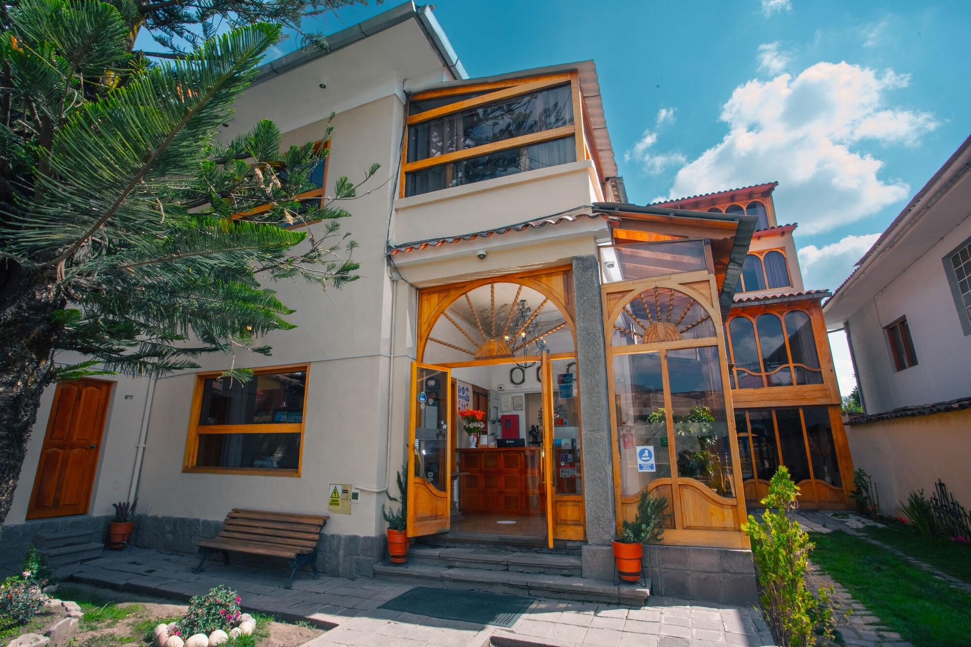 Variados (as) Centenario Inn