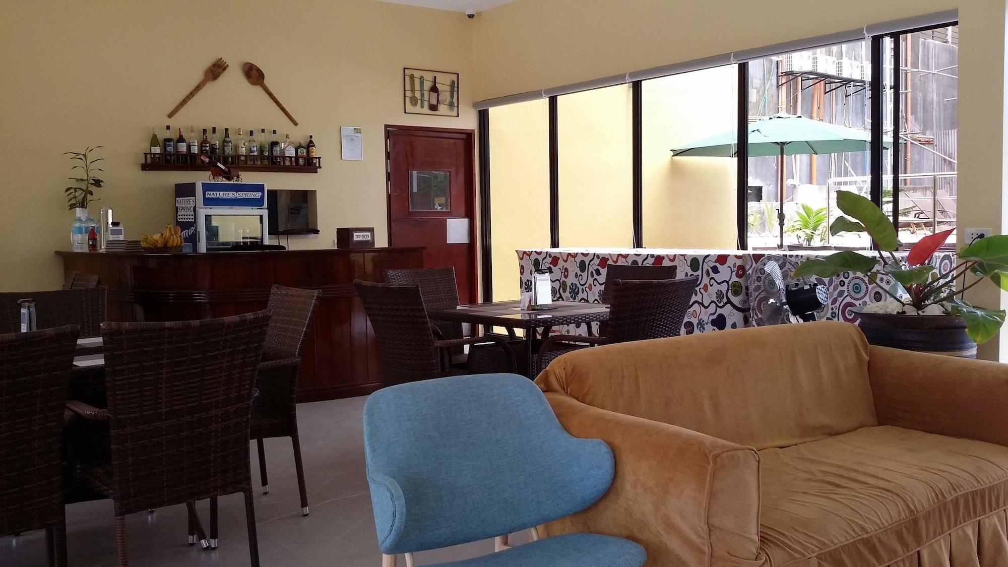 Restaurant Cherrys Home Too Inland Resort