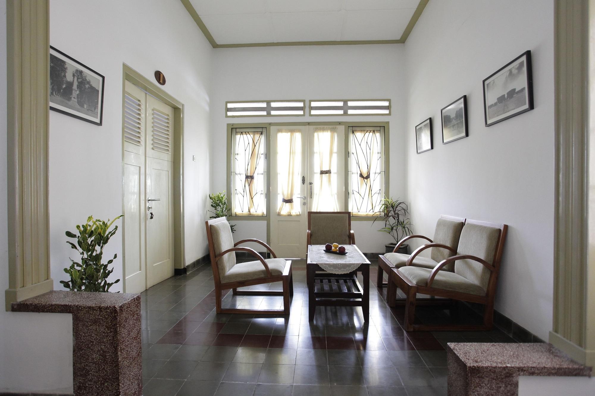 Vista Lobby Taman Yuwono Heritage Malioboro by Natt's Hospitality