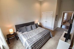 Alquiler Vacacional - Charming 2BR/2BA condo in Downtown Tuscaloosa with gated parking.