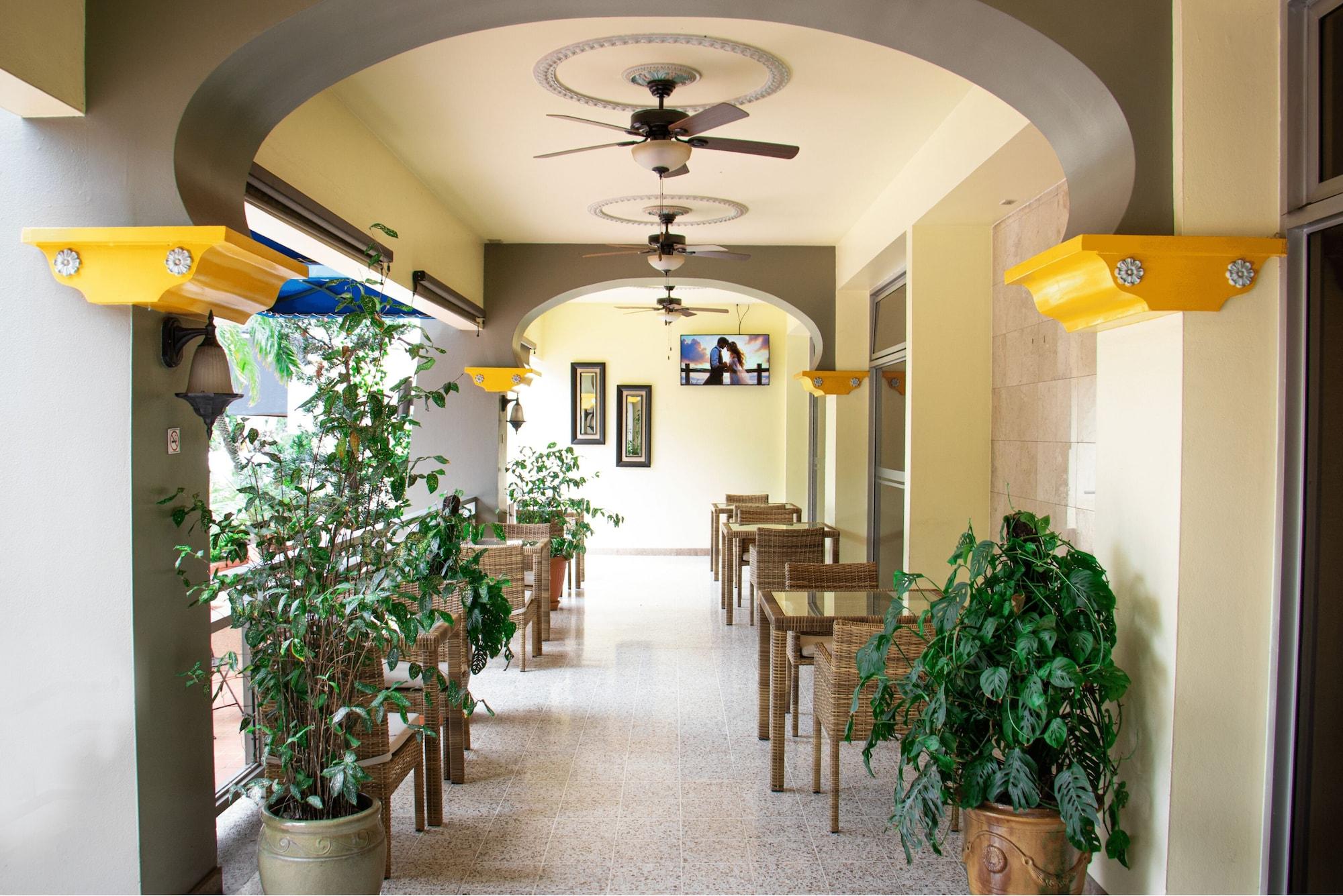 Vista Exterior Hotel Plaza San Martin