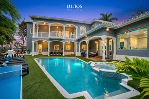 Alquiler Vacacional - Luxury Resort Near Airport • Pool • Jacuzzi • Games