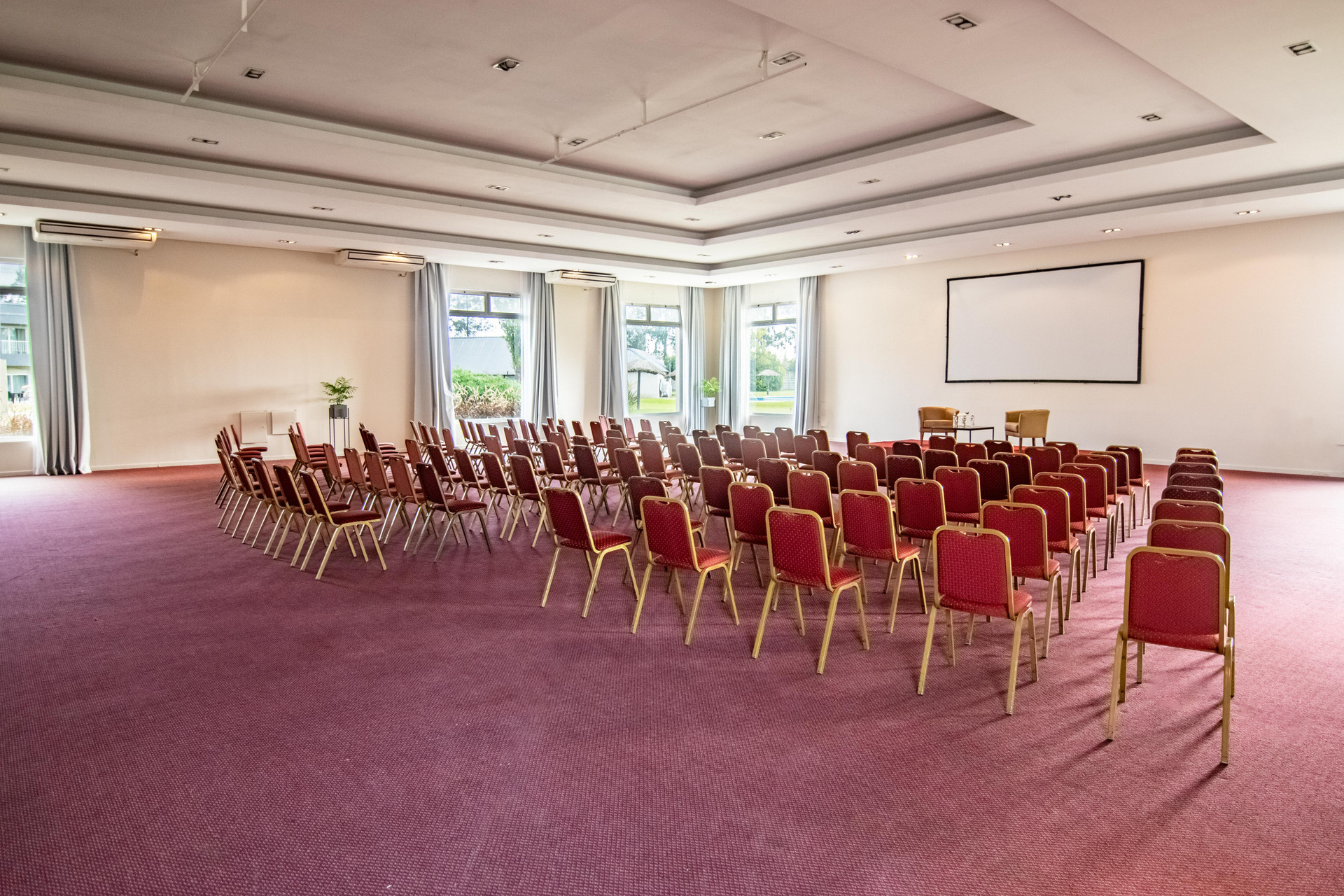 Centro de Negocios Wyndham Garden Campana