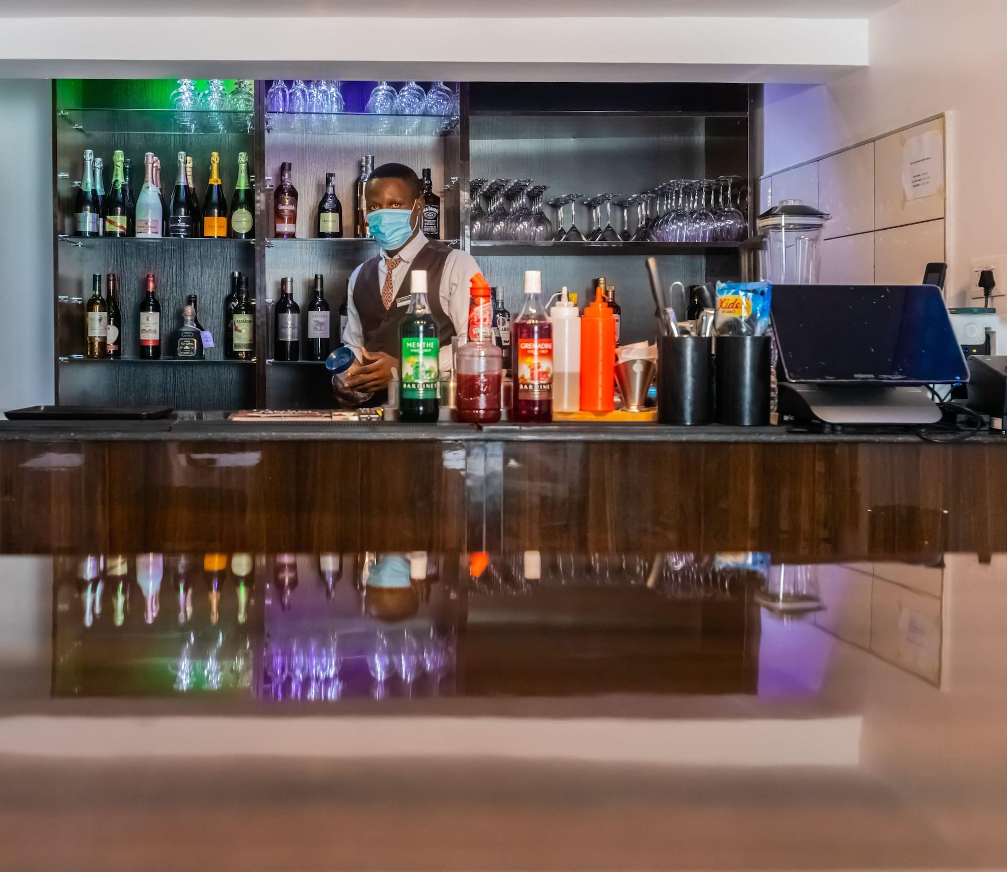 Bar/Salón Isglo Hotels Ikoyi
