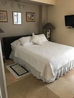 Alquiler Vacacional - Luxury Condo Across from the Beach. STR-00342