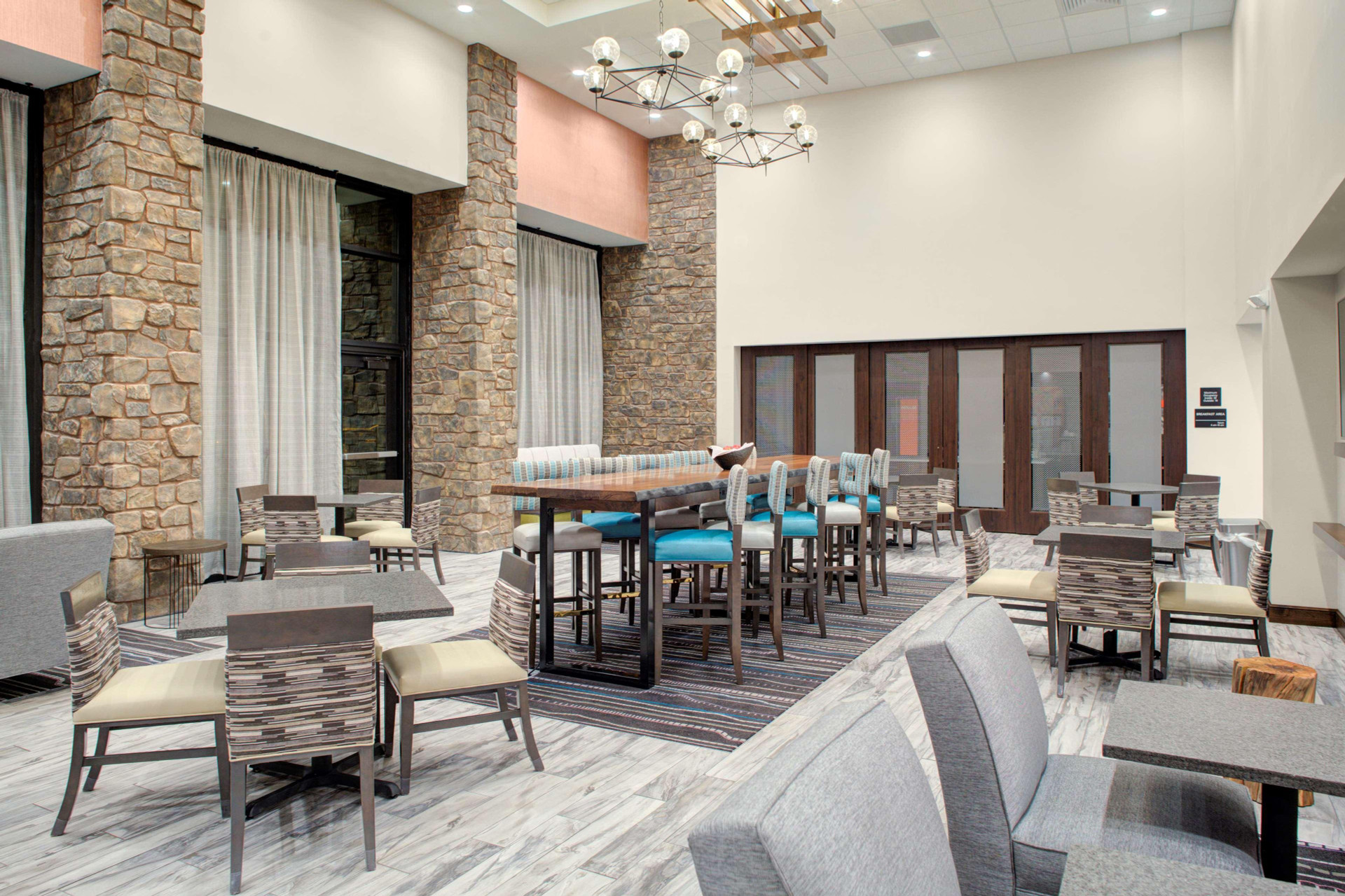 Vista Lobby Hampton Inn & Suites Flagstaff East
