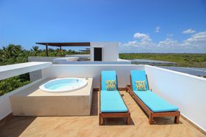 Impressive House Perfect for Large Groups Rooftop Sunbeds Hot Tub Close to the Beach