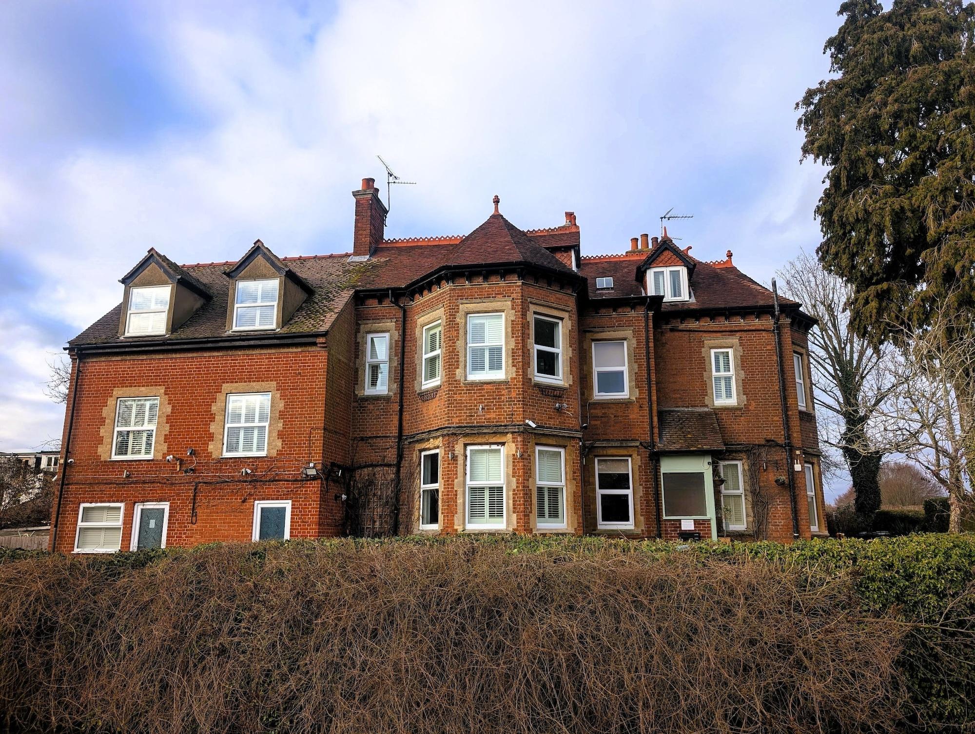 Vista Exterior Lakeside Oxford Hotel