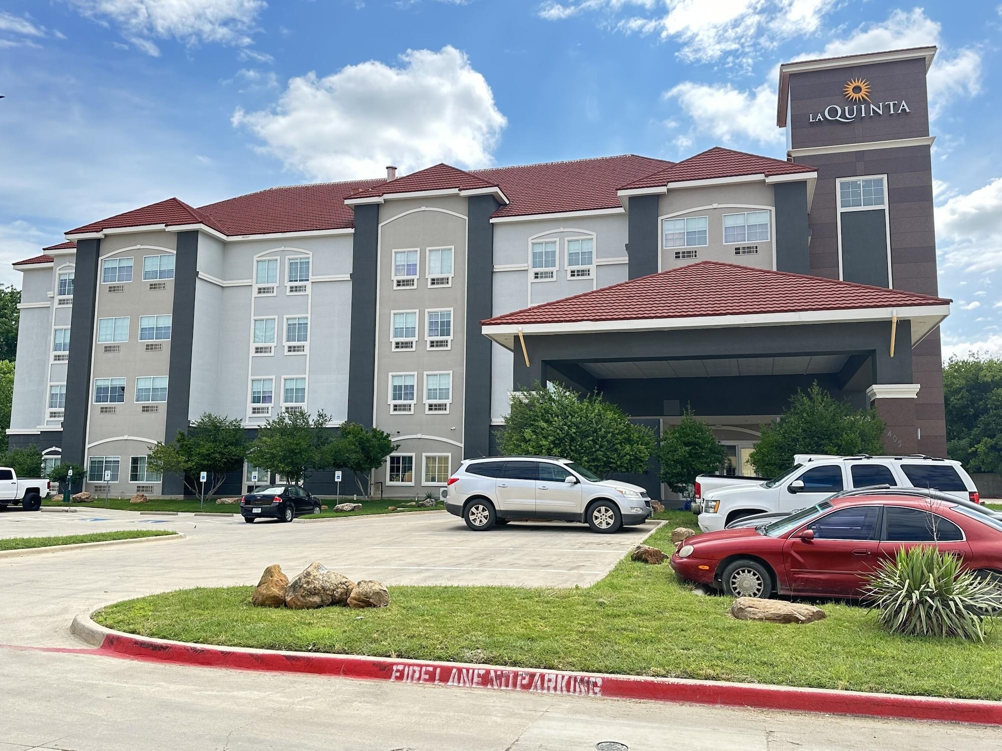 Vista Exterior La Quinta Inn & Suites by Wyndham Decatur
