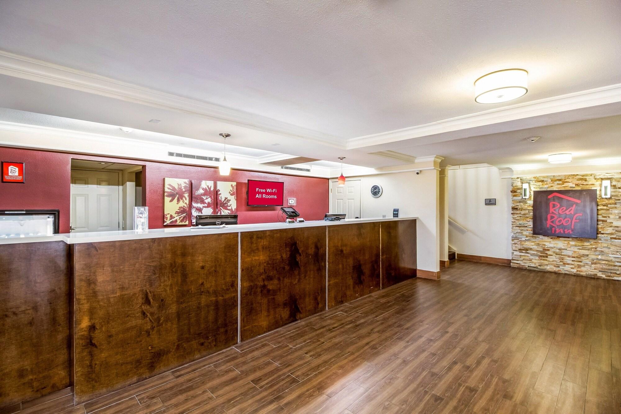Vista Lobby Red Roof Inn Houston East – I-10