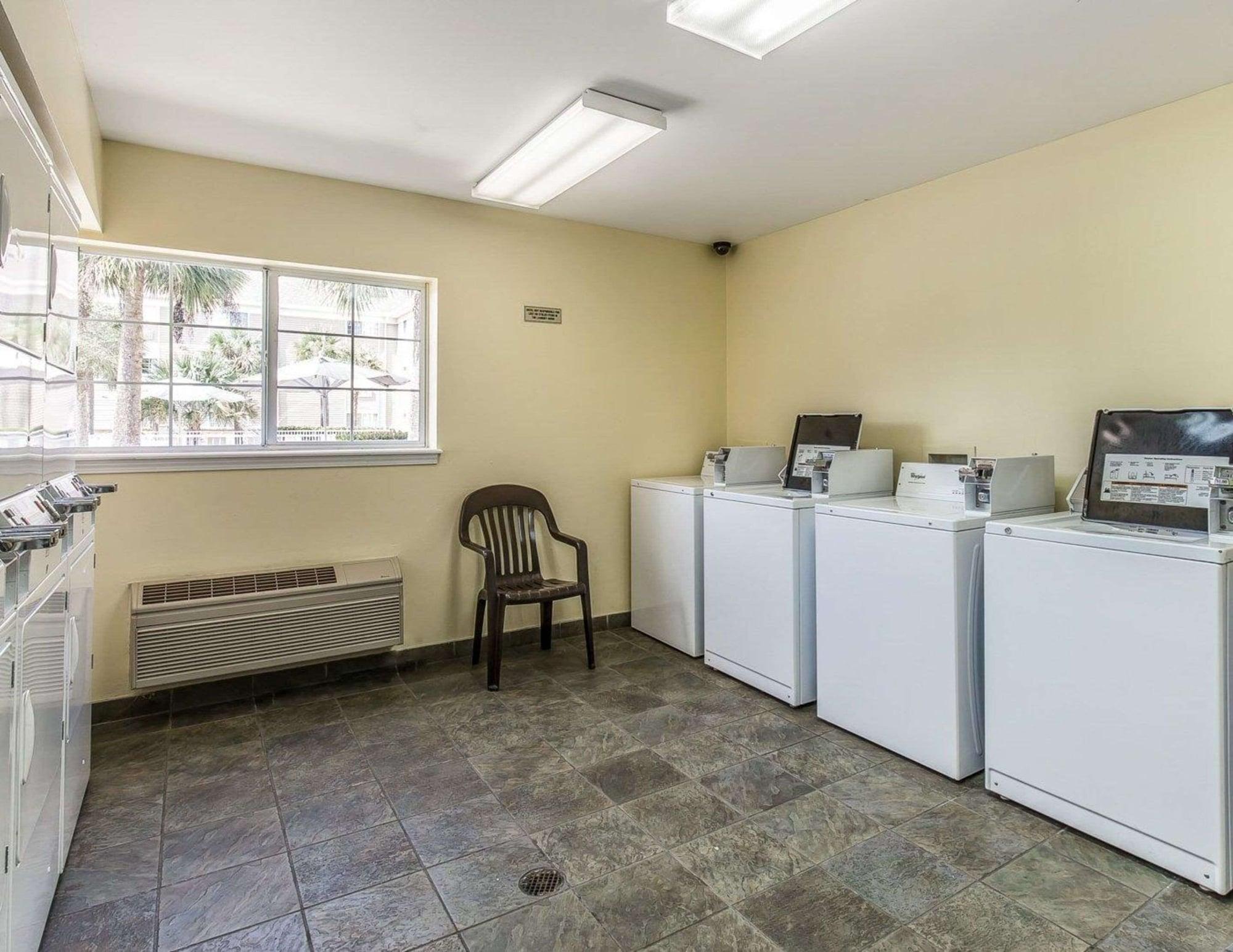 Comodidades del Alojamiento Suburban Studios Fort Myers Cape Coral