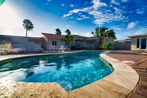 Alquiler Vacacional - Spacious 6BR Villa w Pool Close2beach Sleeps 16