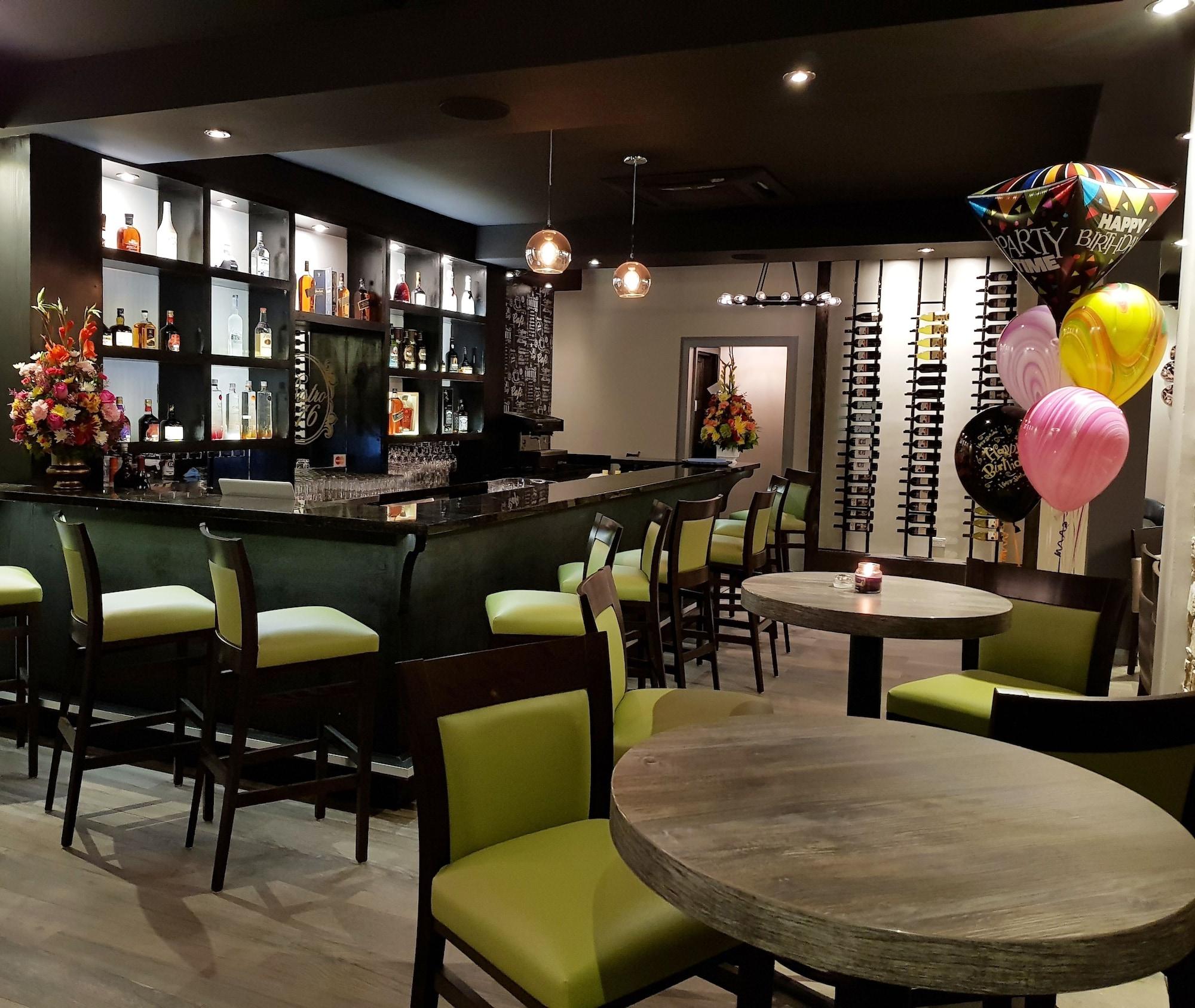 Varios King's Hotel & Residences