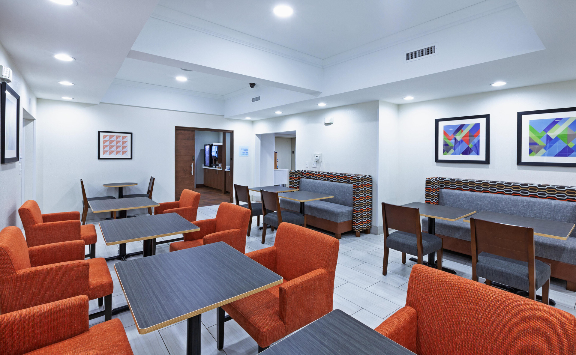 Restaurant Holiday Inn Express and Suites Jenks