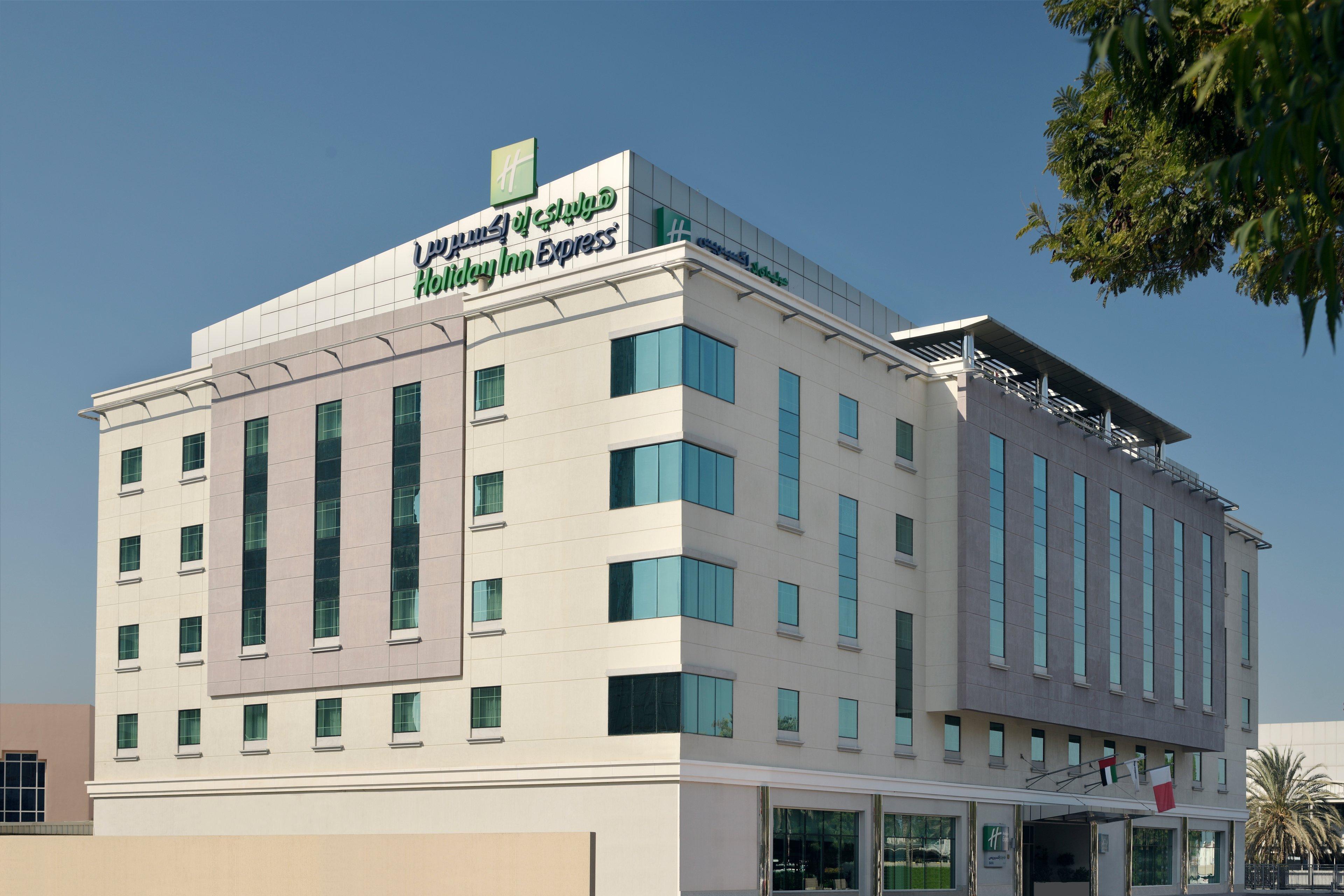 Vista Exterior Holiday Inn Express Dubai Safa Park by IHG