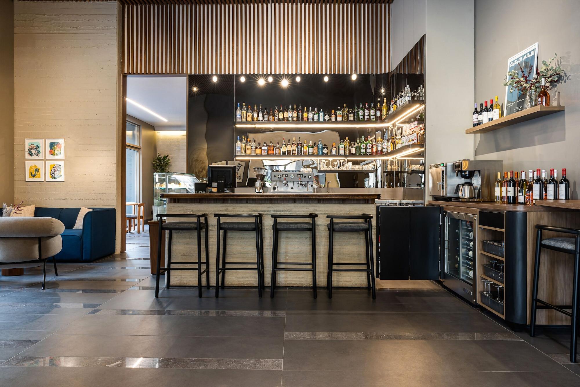 Bar/Salón ZUR Studios & Suites