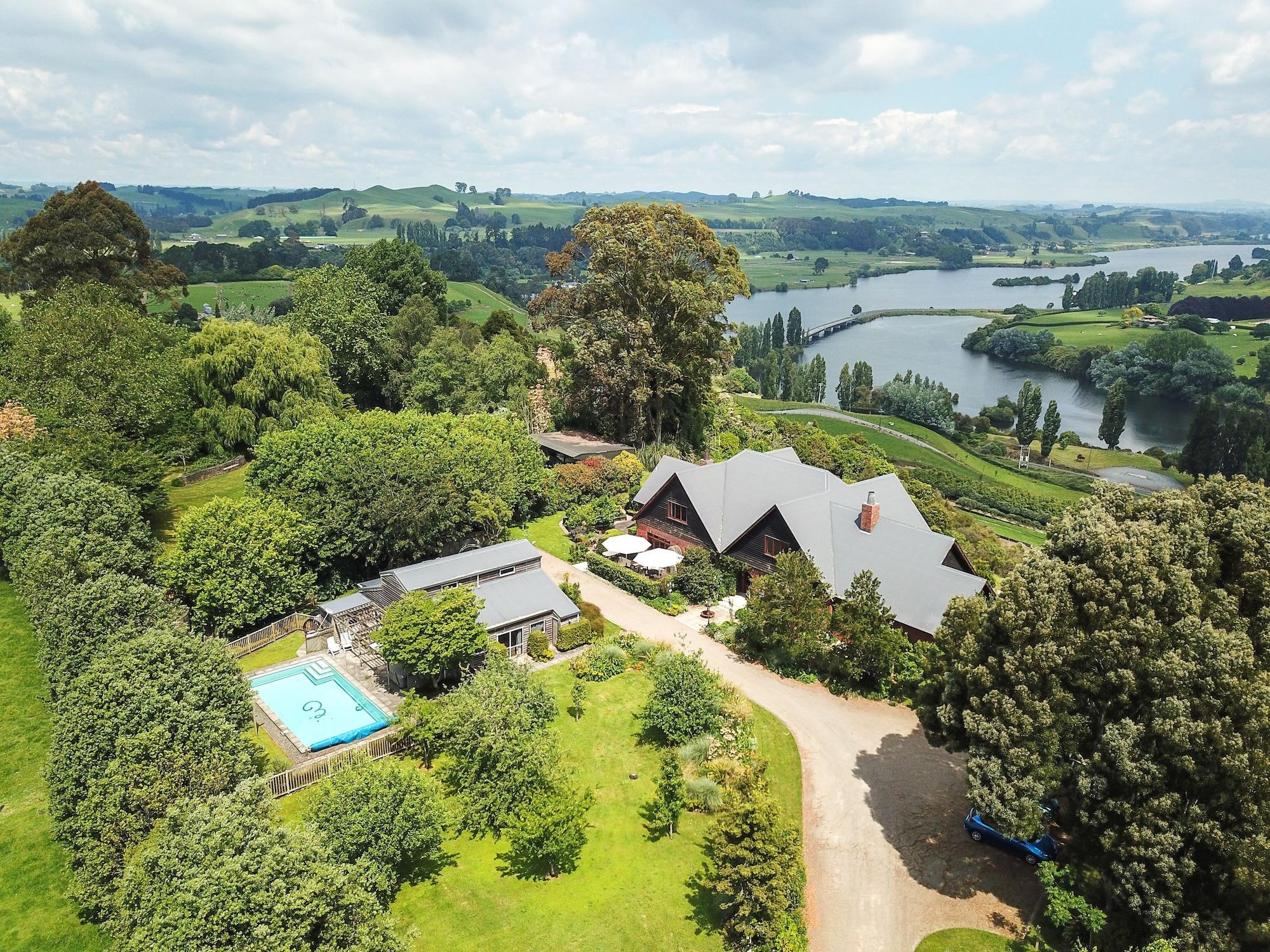 Vista Exterior Lake Karapiro Lodge