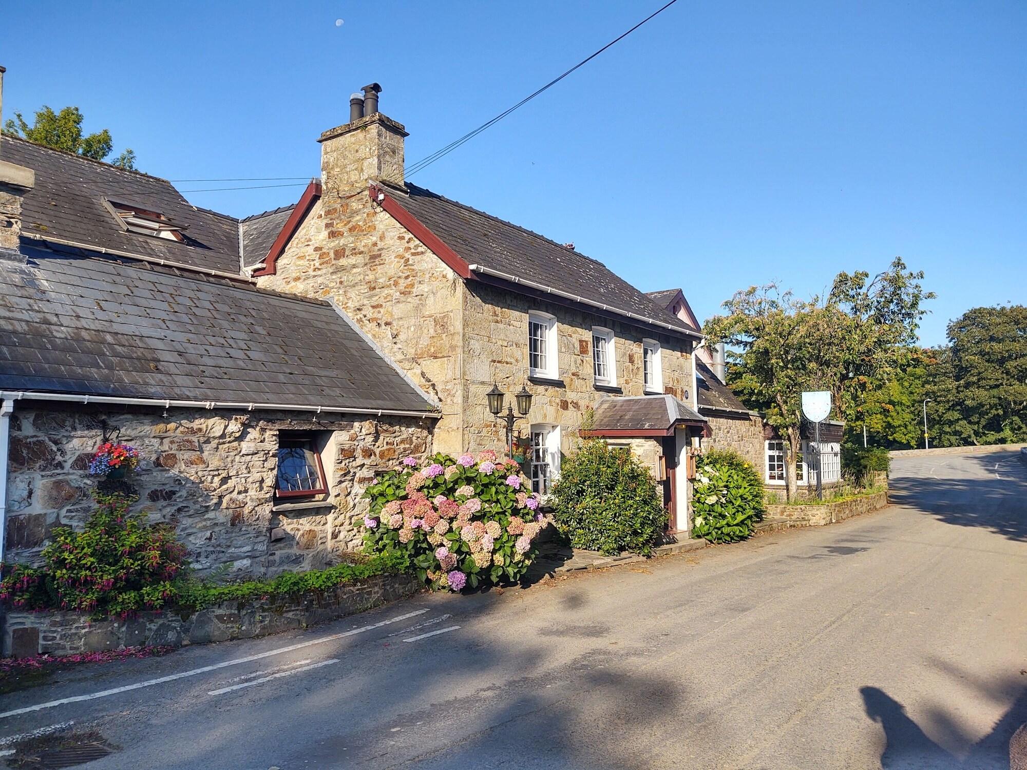 Varios Trewern Arms Hotel
