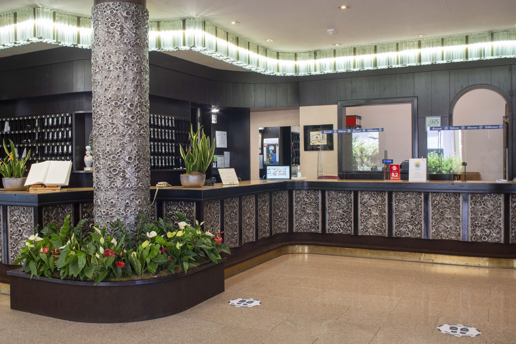 Vista Lobby Pietra di Luna Hotel
