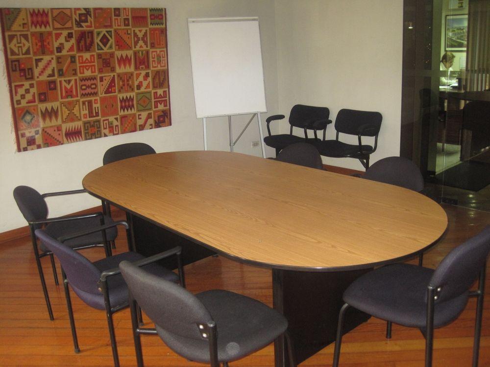 Sala de Reuniones Suites Plaza Las Flores