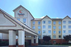 Alojamiento - Comfort Suites Airport