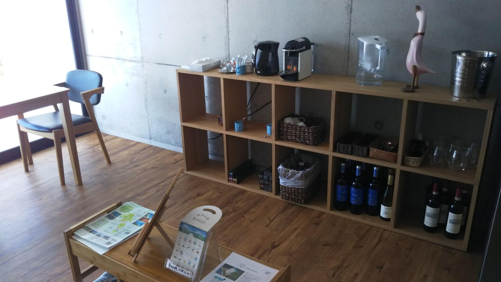 Bar/Salón Blue Suites Hanamuro on the beach