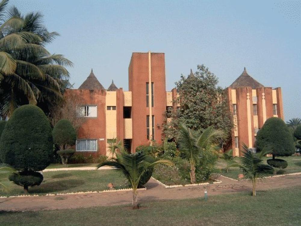 Vista Exterior Hotel Mande