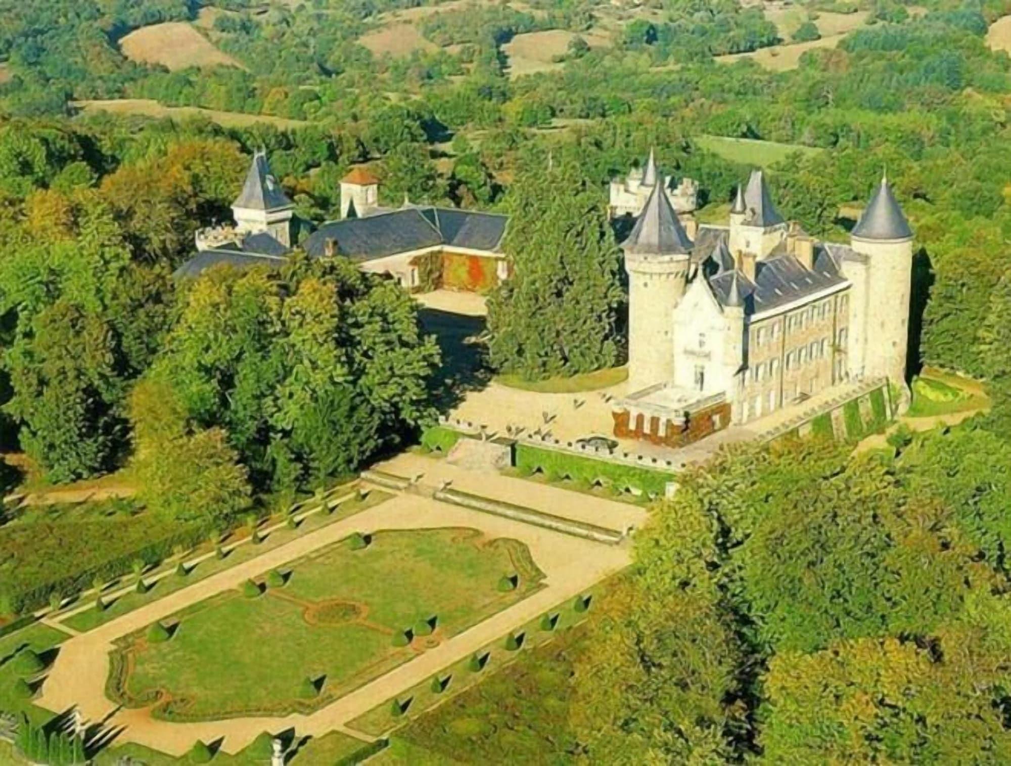 Vista Exterior Chateau de Busset