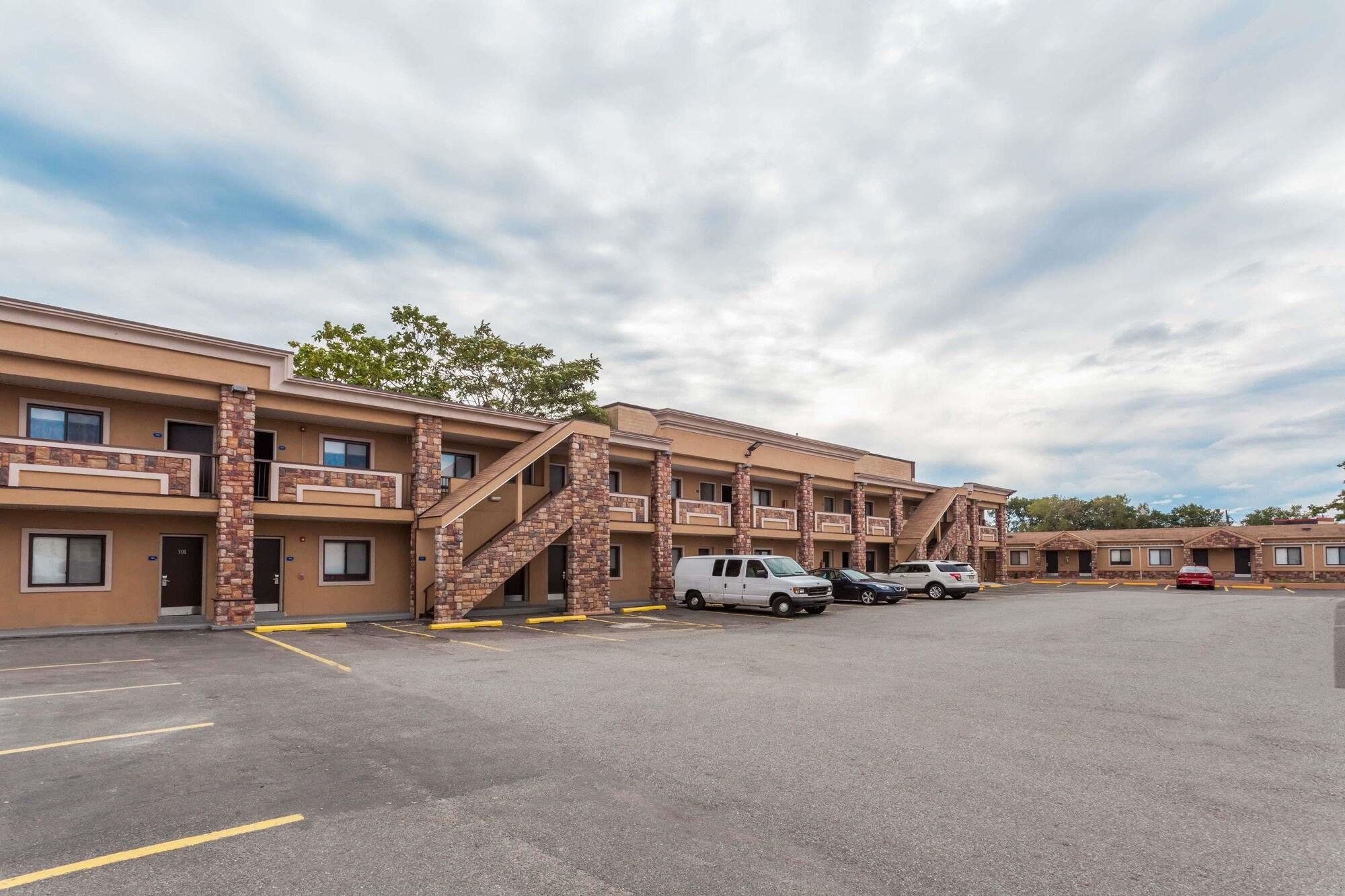 Vista Exterior Travelodge by Wyndham South Hackensack
