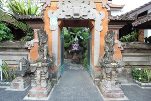 Alojamiento - Capital O 94011 Binhari Guest House