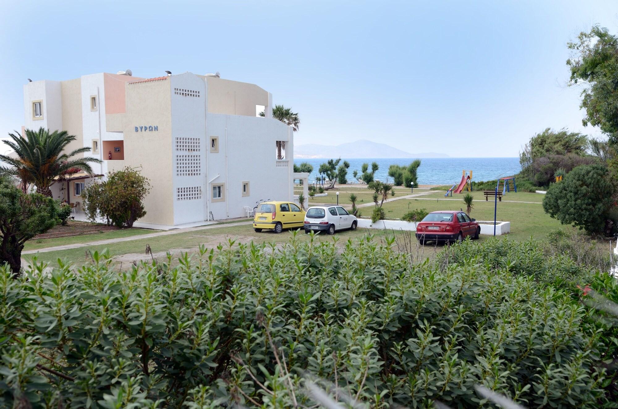 Varios Byron Apartments
