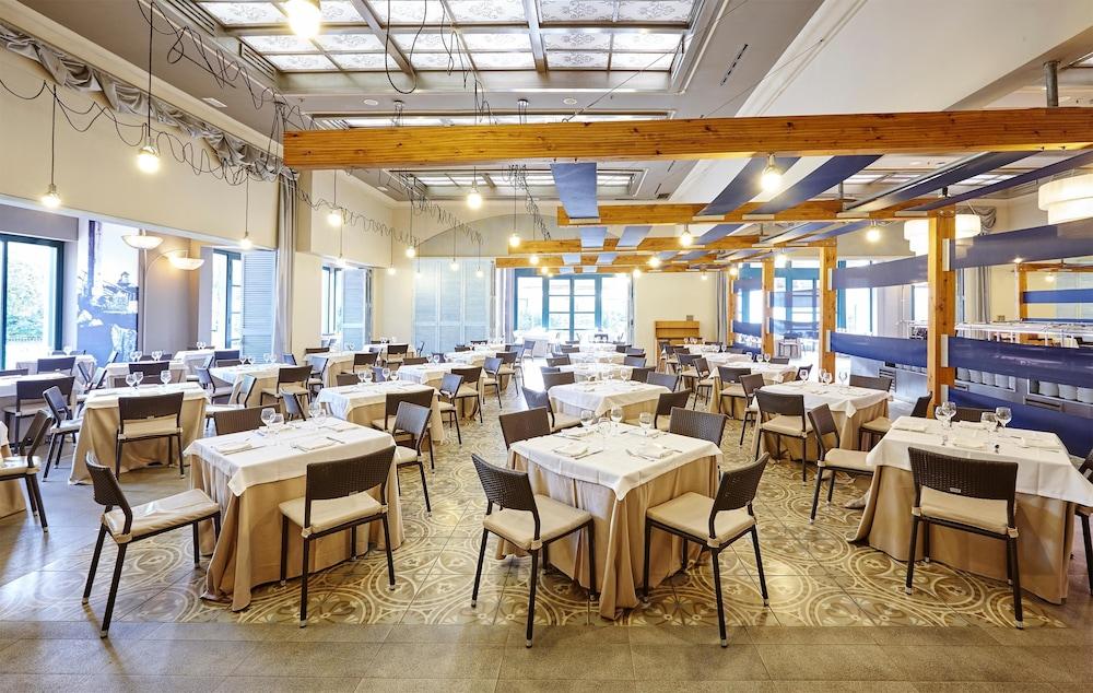 Restaurant Hotel PortAventura - Includes unlimited access to PortAventura Park & 1 access to Ferrari Land