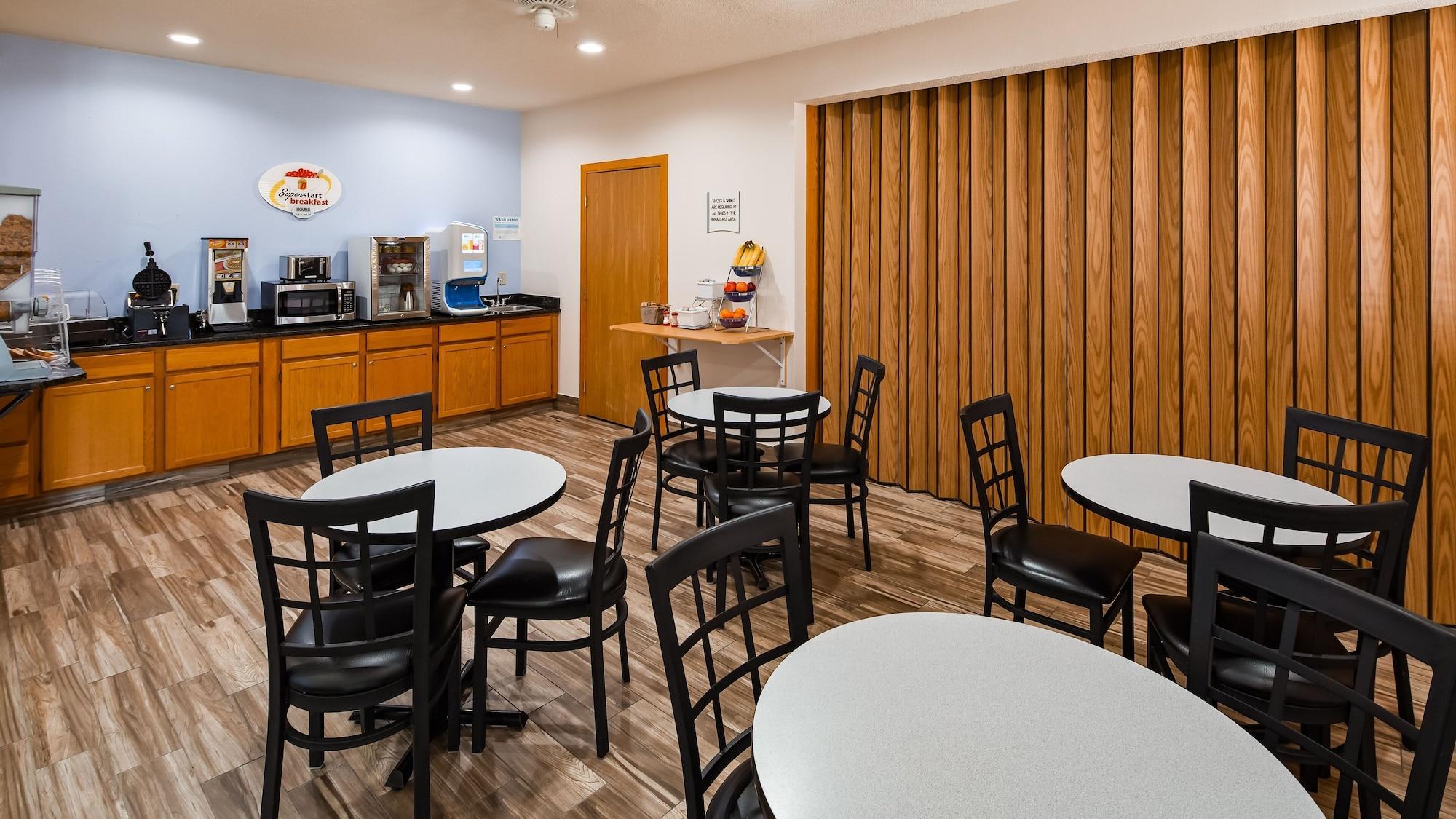 Restaurant Super 8 by Wyndham Neillsville WI