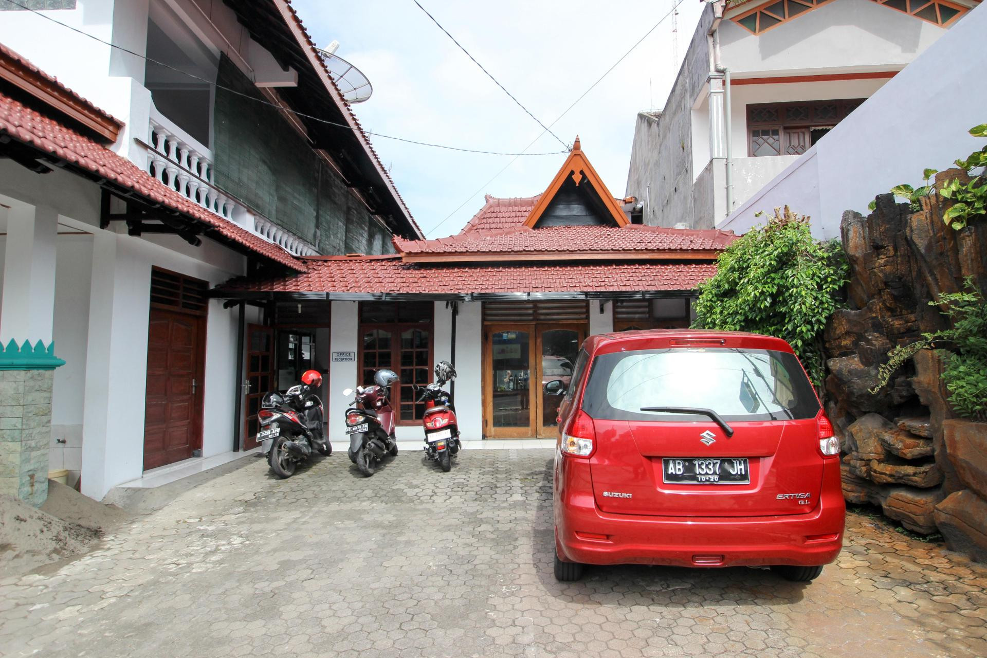 Vista Exterior RedDoorz Plus near Alun Alun Selatan