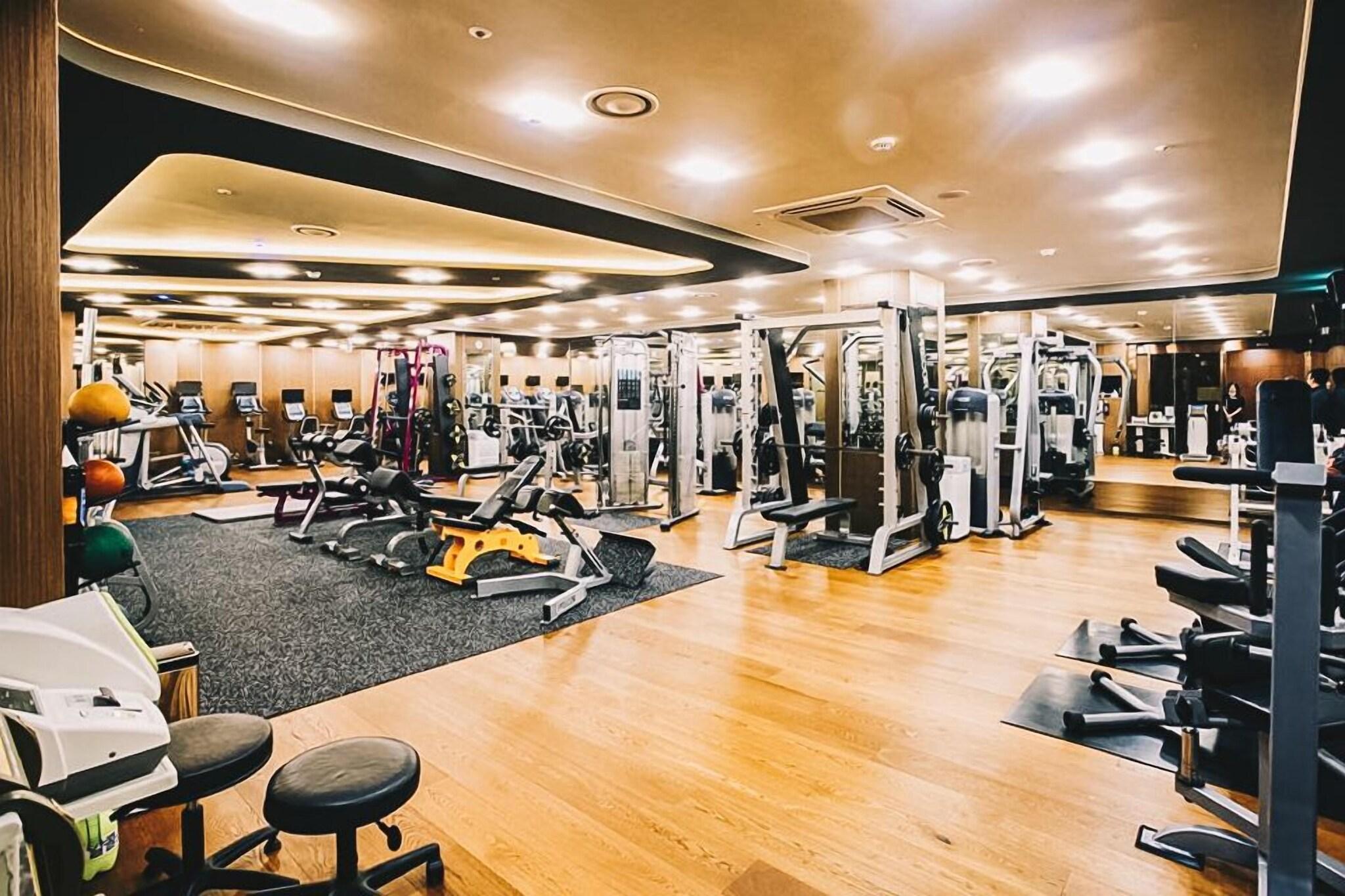 Instalaciones Recreativas Isquare Hotel