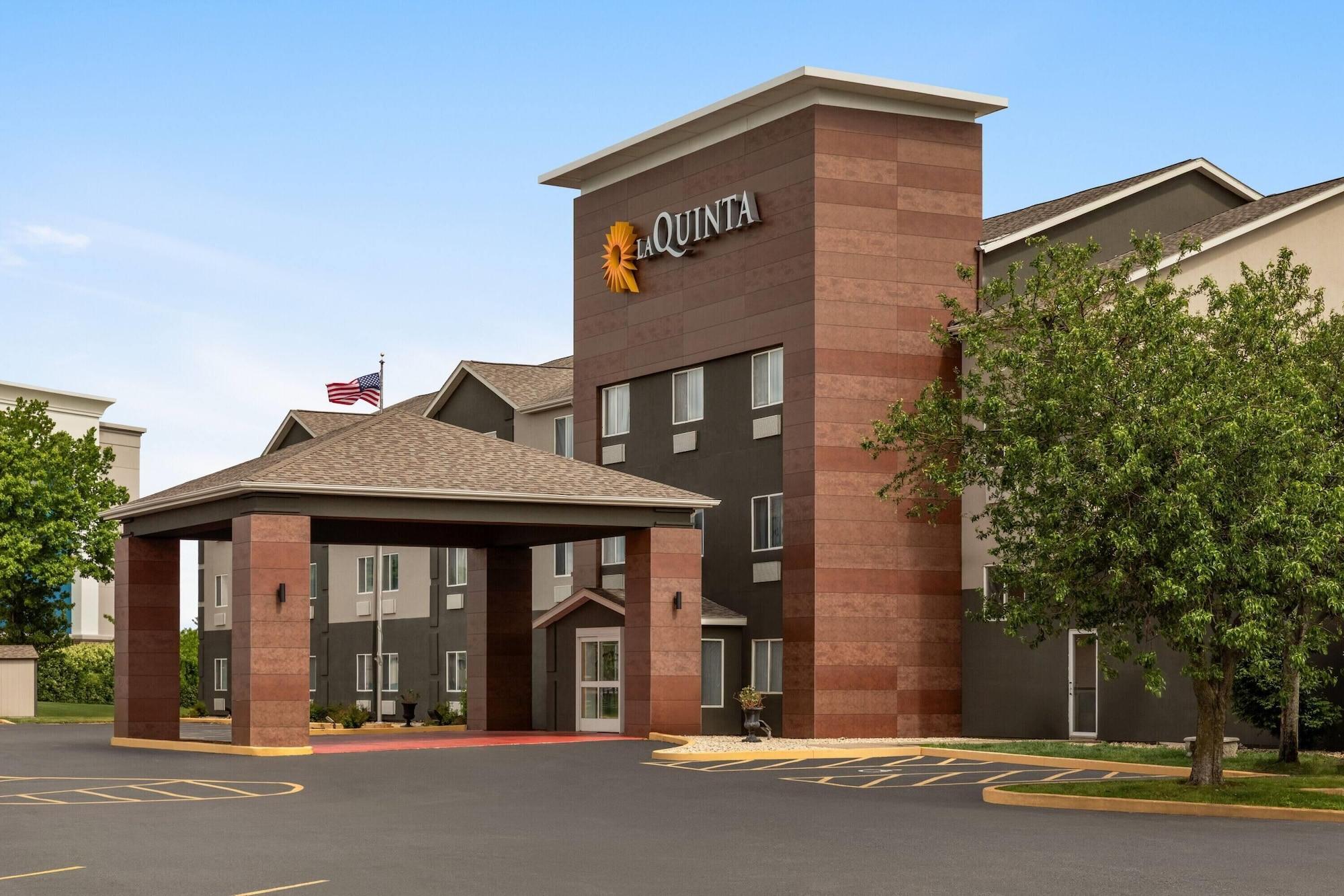 Vista Exterior La Quinta Inn & Suites by Wyndham Peru Starved Rock St Park