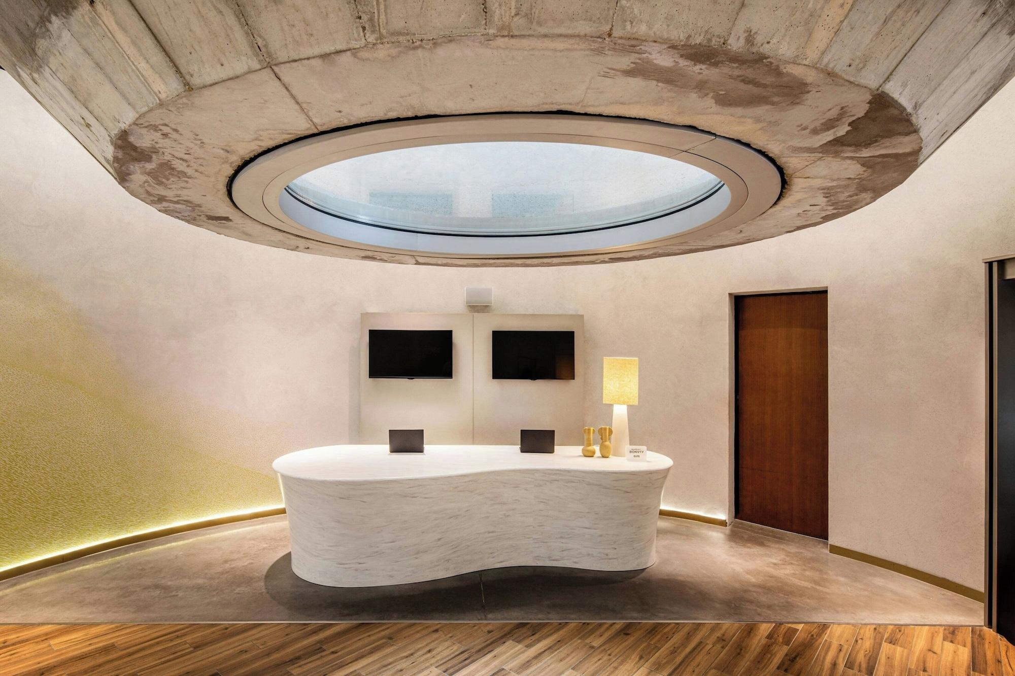 Vista Lobby Renaissance Bordeaux Hotel