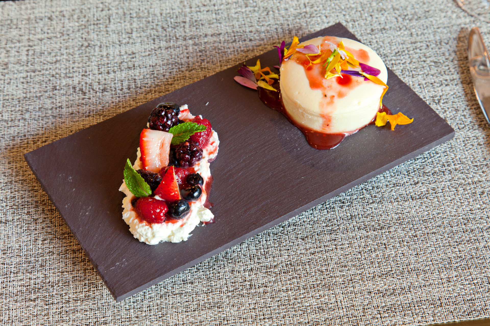 Restaurant Hotel Indigo Los Angeles Downtown by IHG