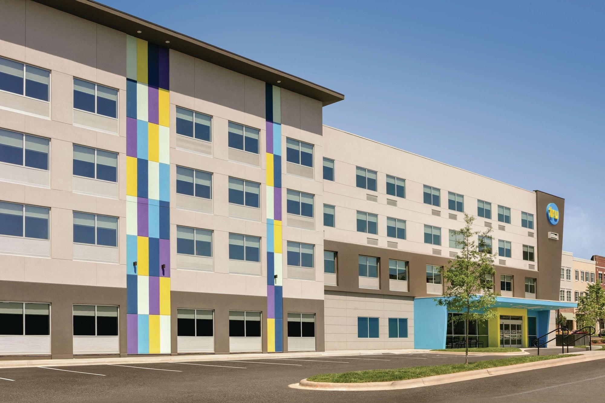 Vista Exterior Tru by Hilton Charlotte Ayrsley