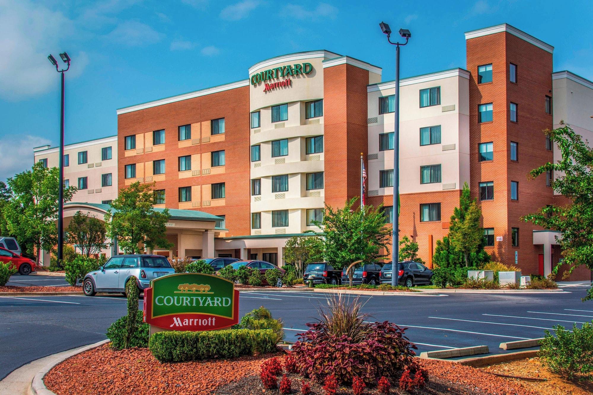 Varios Courtyard by Marriott Greensboro Airport